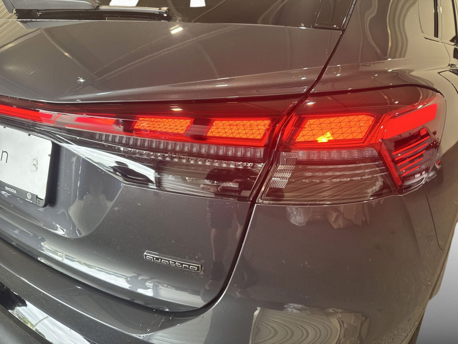 Q4 SUV *NEUES MODELL* e-tron quattro 220 kW