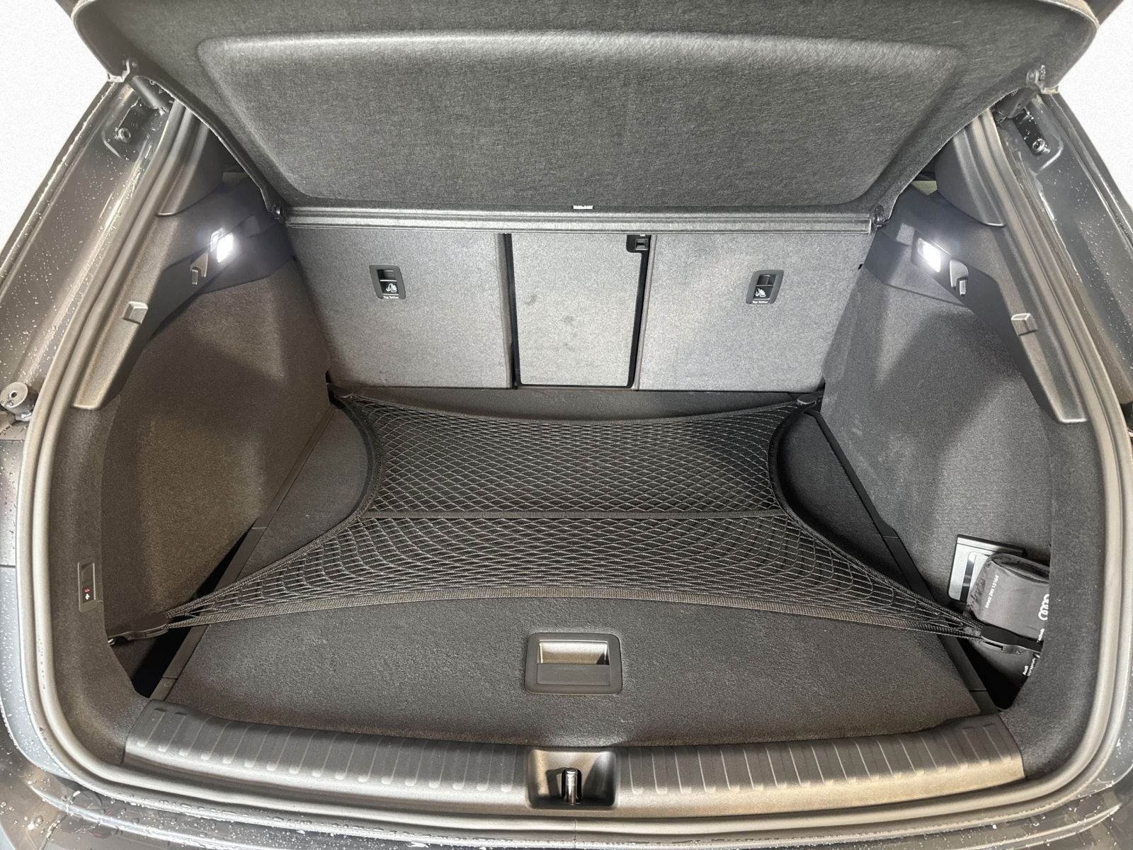 Q4 SUV *NEUES MODELL* e-tron quattro 220 kW