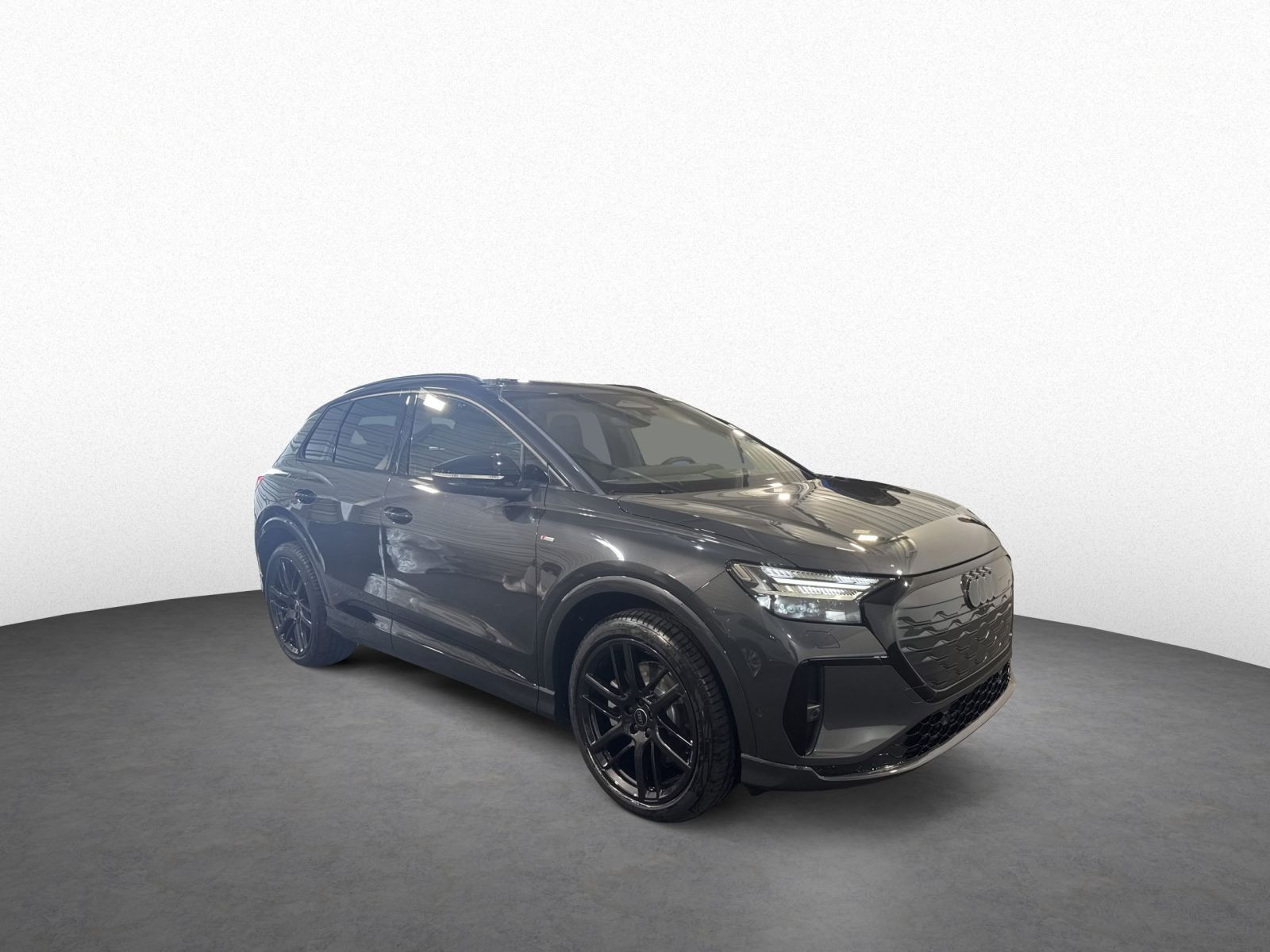 Q4 SUV *NEUES MODELL* e-tron quattro 220 kW