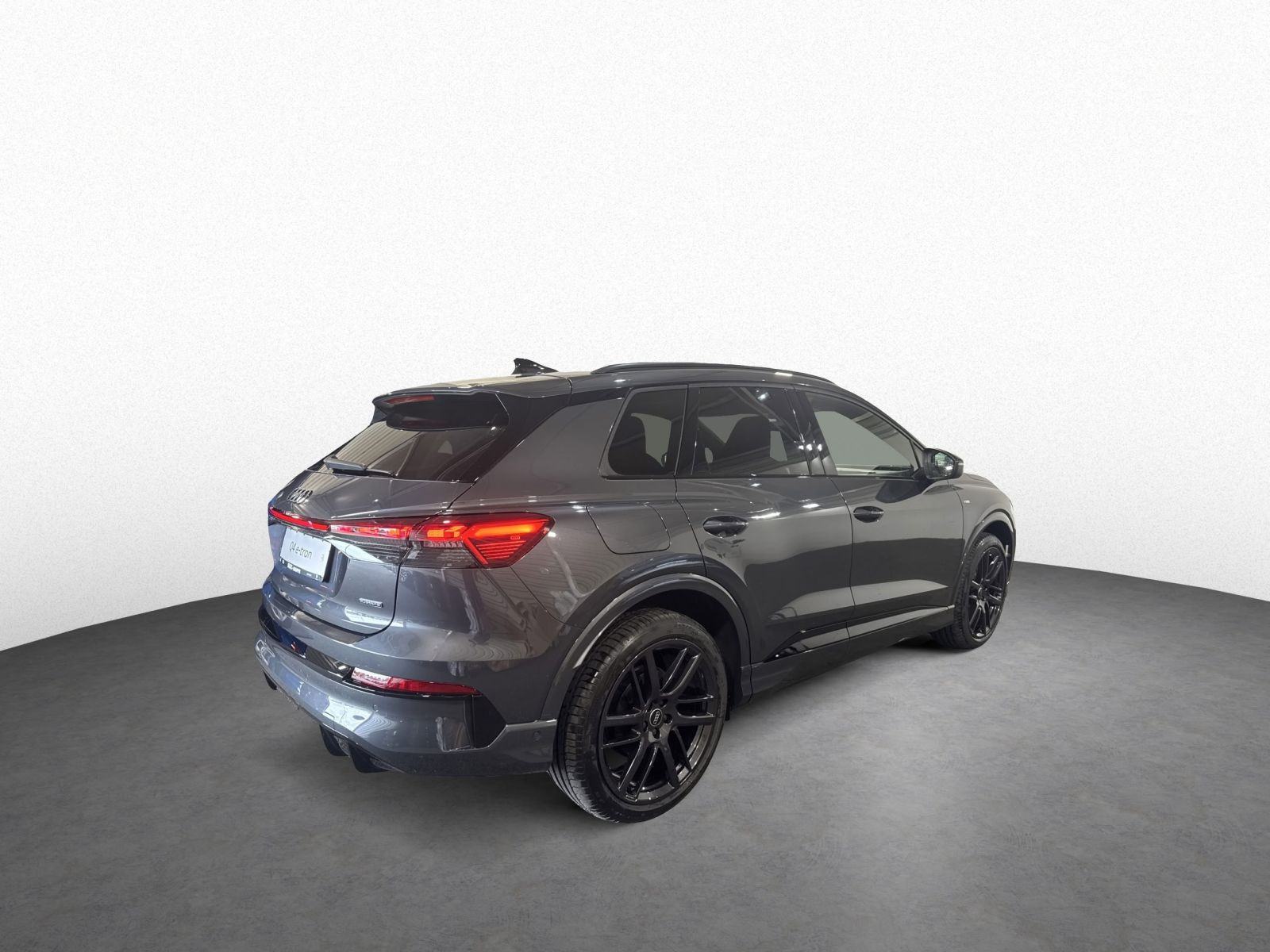Q4 SUV *NEUES MODELL* e-tron quattro 220 kW