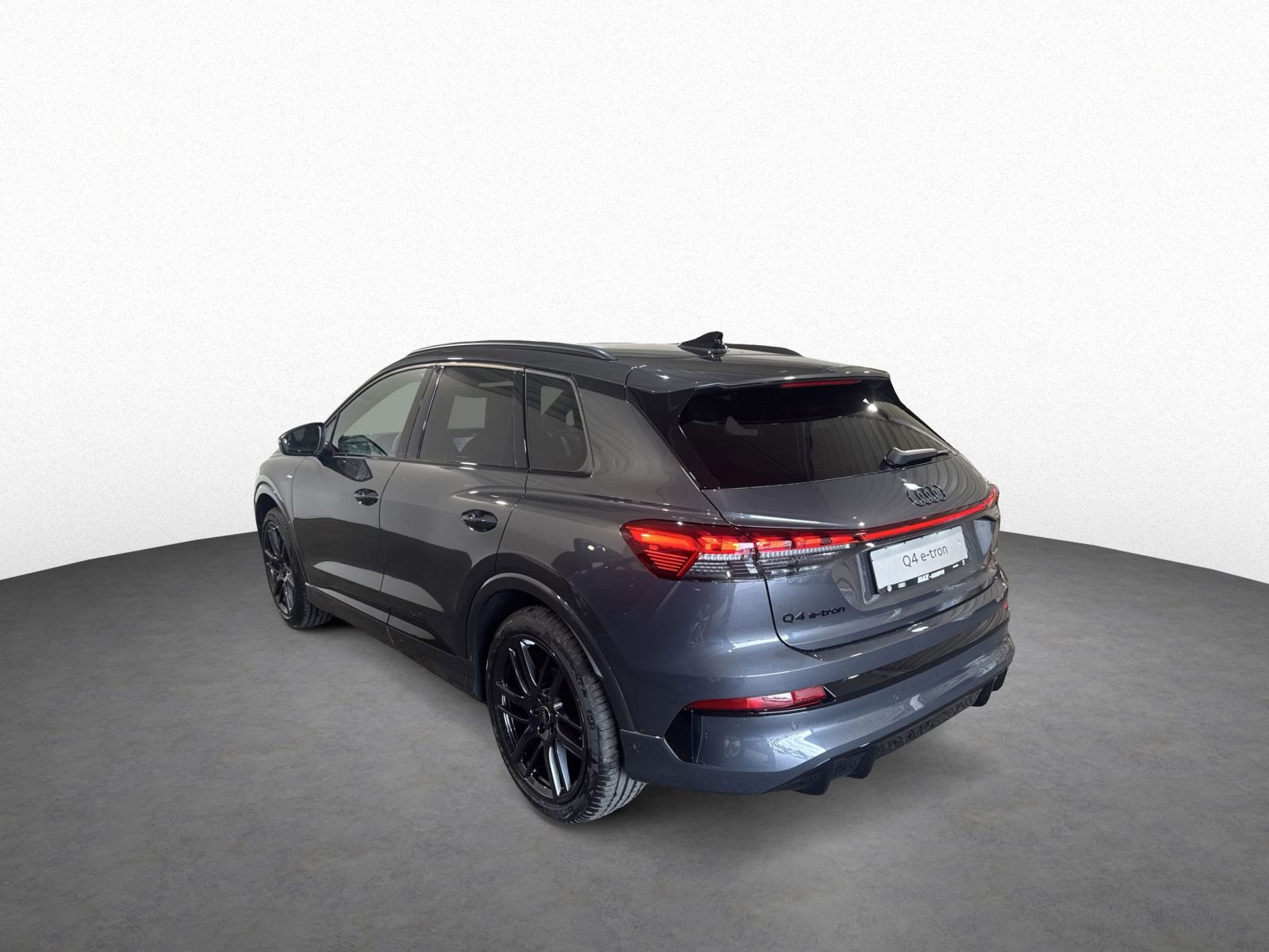 Q4 SUV *NEUES MODELL* e-tron quattro 220 kW