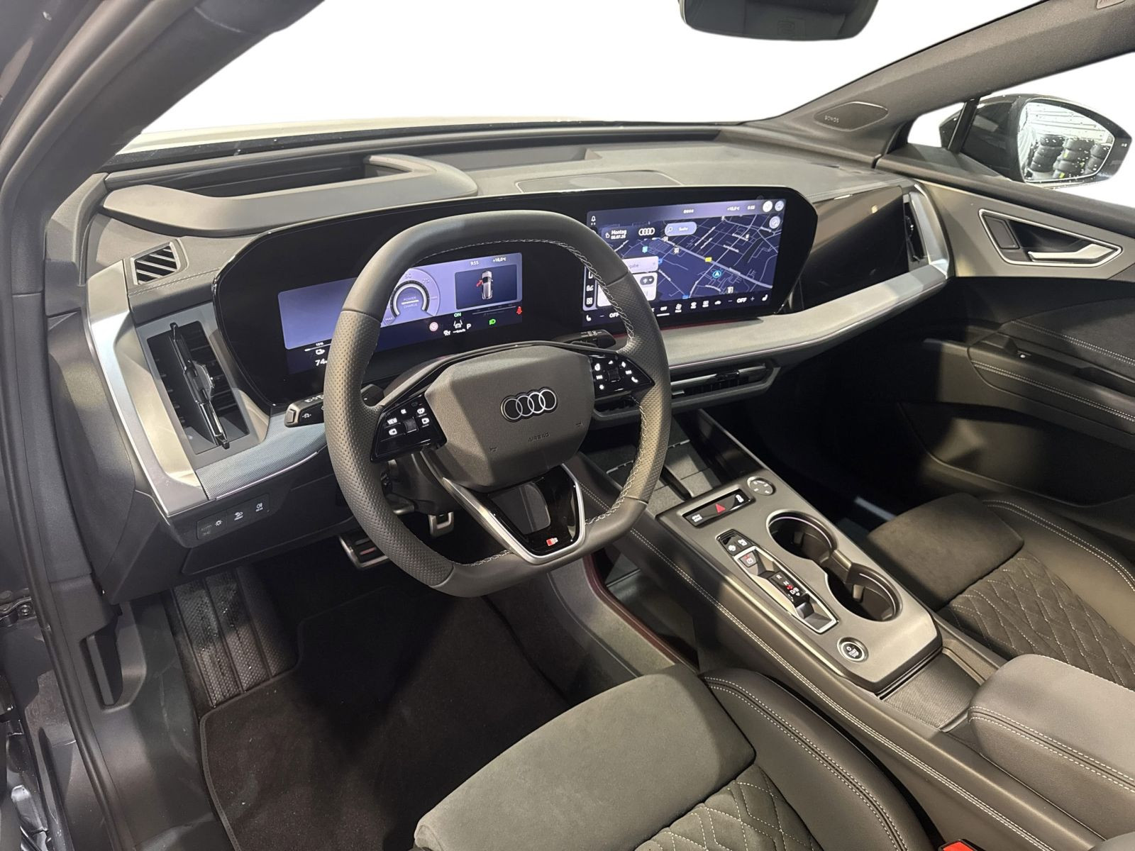 Q4 SUV *NEUES MODELL* e-tron quattro 220 kW