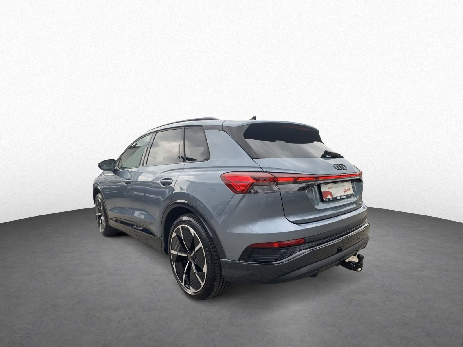 Q4 e-tron 45 QU S LINE PANO+AUG HUD+AHK+360°