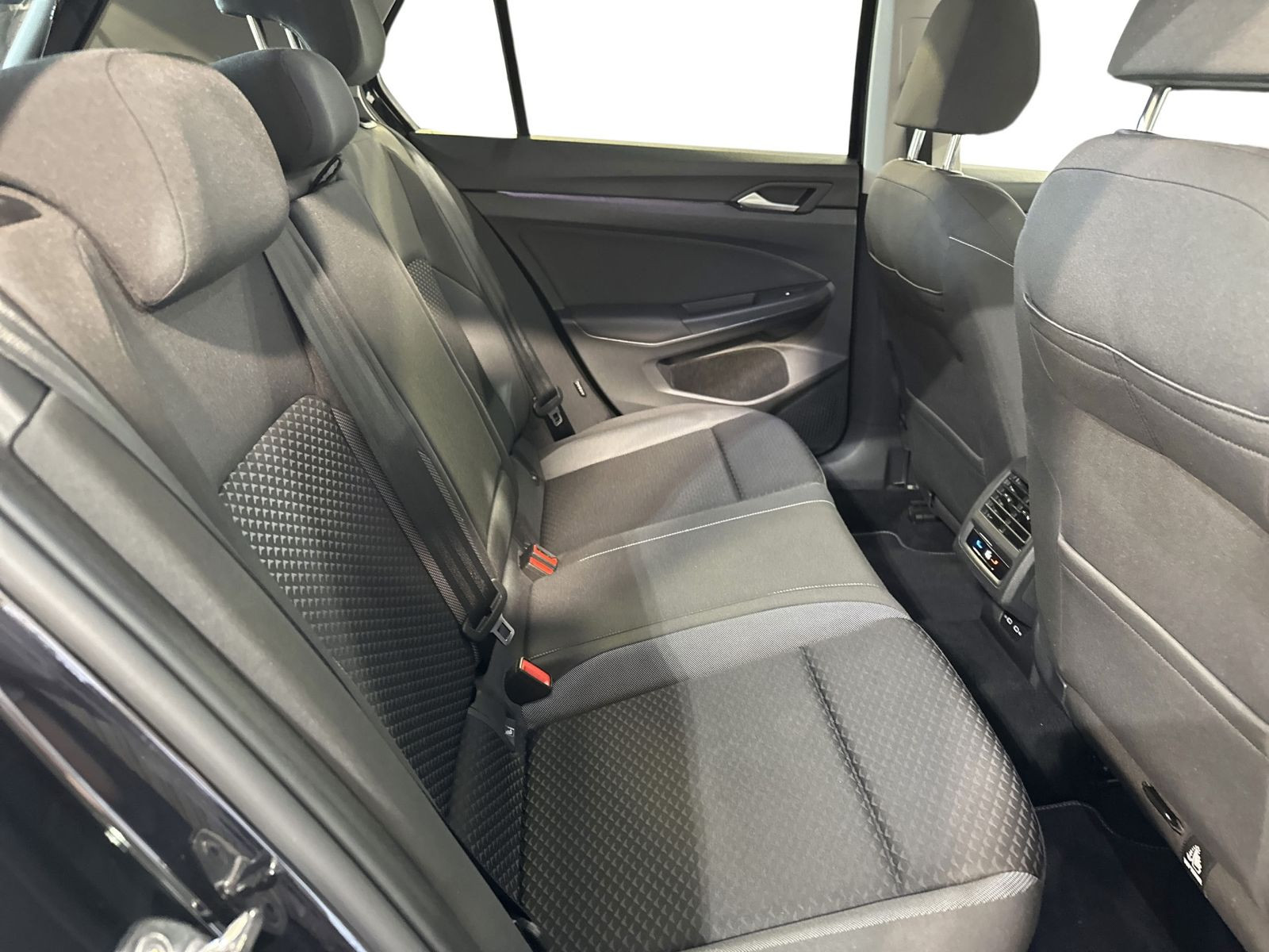 Golf VIII 2.0 TDI DSG LIFE IQ.LIGHT+AHK+PANO+HUD