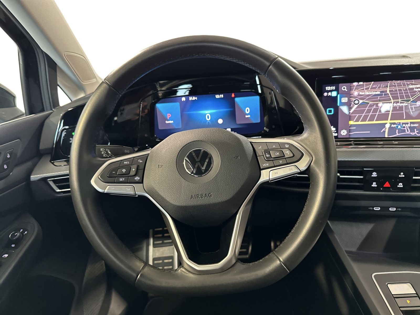 Golf VIII 2.0 TDI DSG LIFE IQ.LIGHT+AHK+PANO+HUD