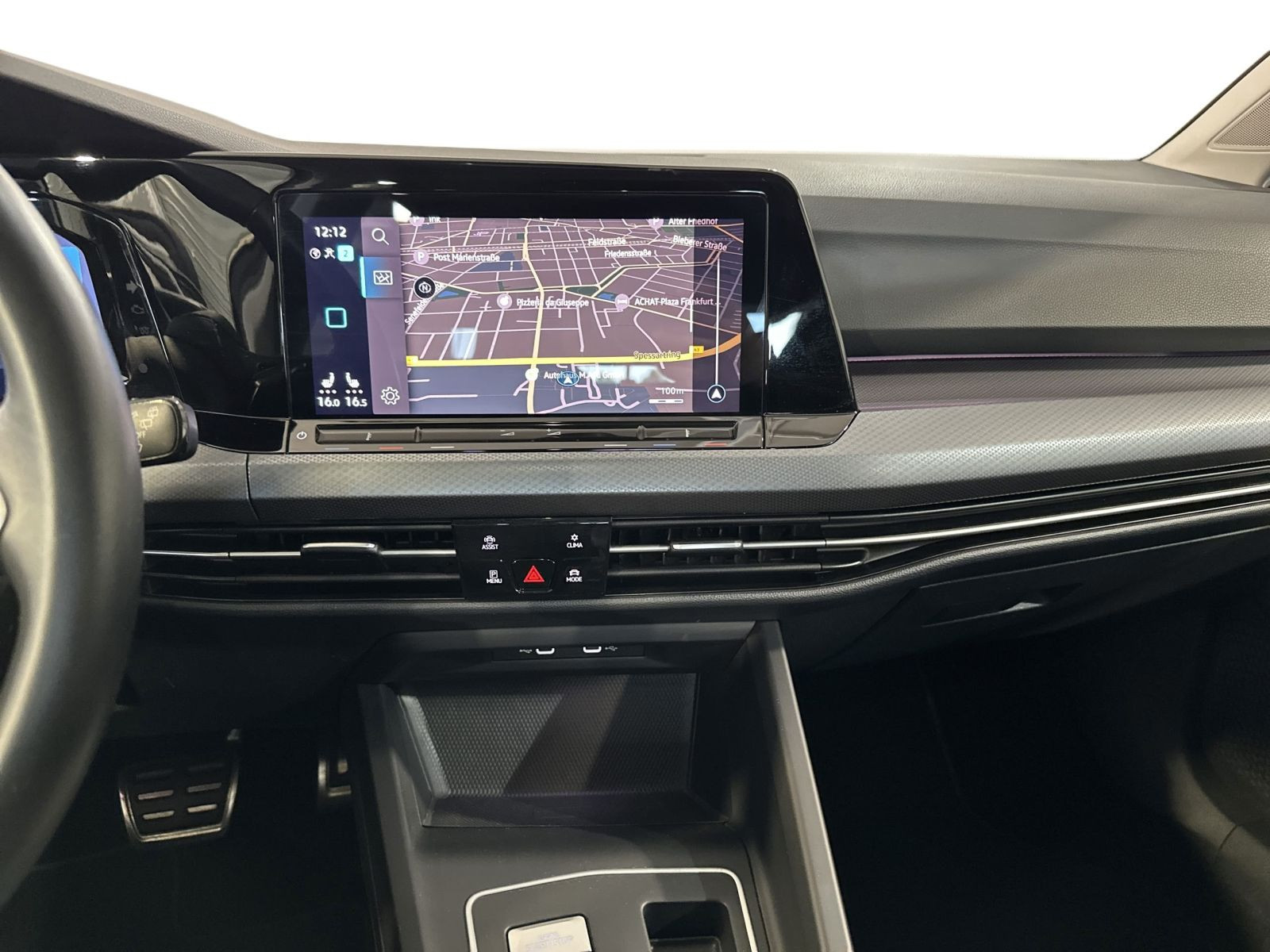 Golf VIII 2.0 TDI DSG LIFE IQ.LIGHT+AHK+PANO+HUD