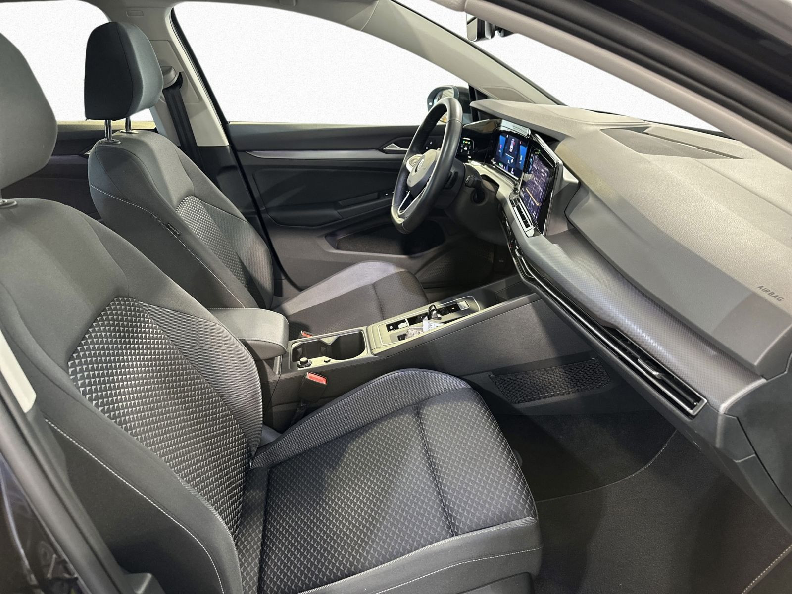 Golf VIII 2.0 TDI DSG LIFE IQ.LIGHT+AHK+PANO+HUD