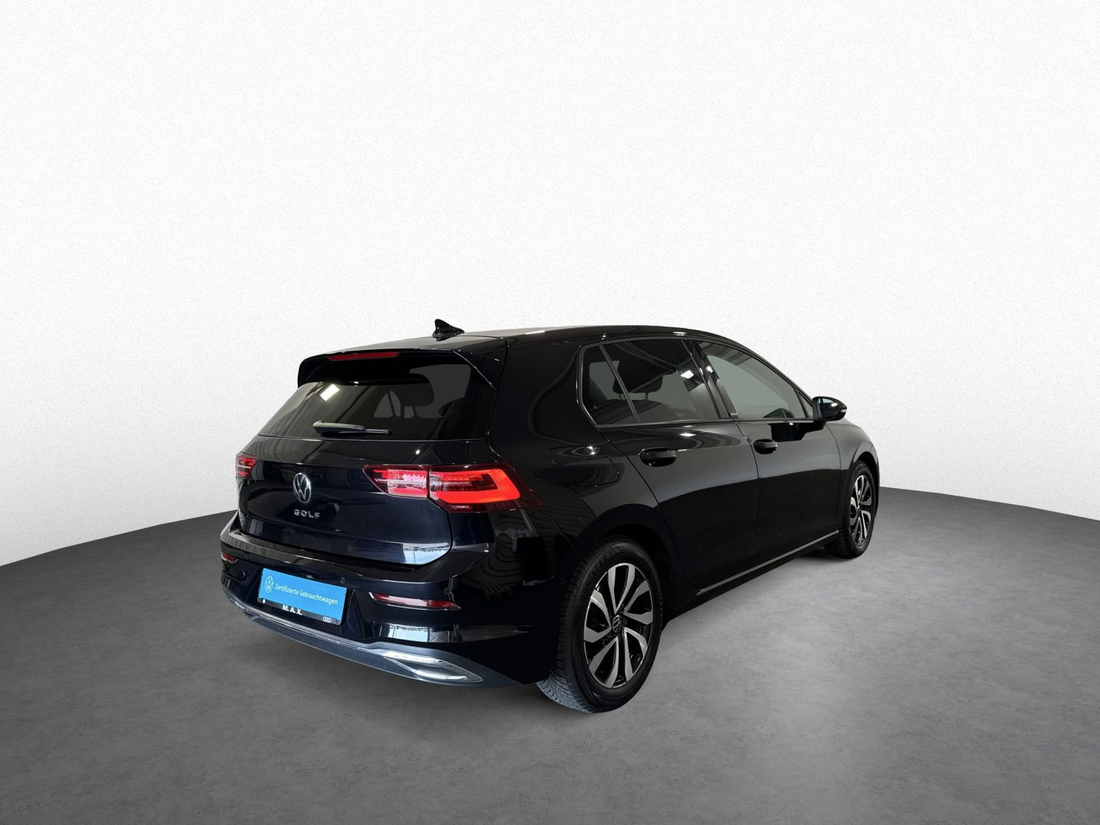 Golf VIII 2.0 TDI DSG LIFE IQ.LIGHT+AHK+PANO+HUD