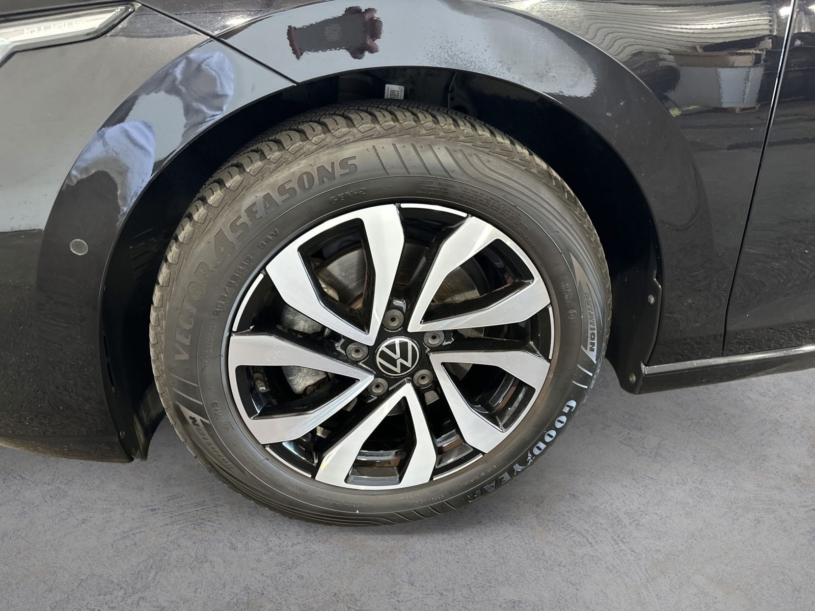 Golf VIII 2.0 TDI DSG LIFE IQ.LIGHT+AHK+PANO+HUD