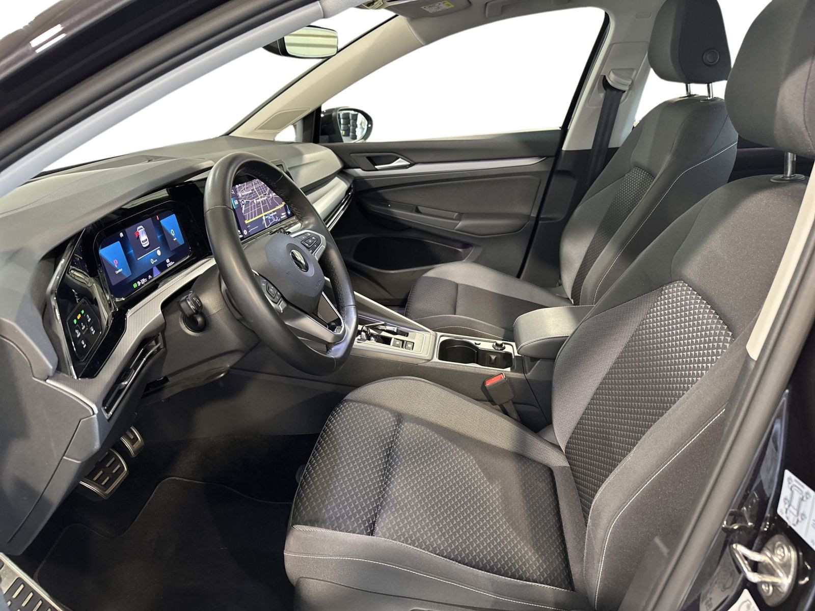 Golf VIII 2.0 TDI DSG LIFE IQ.LIGHT+AHK+PANO+HUD