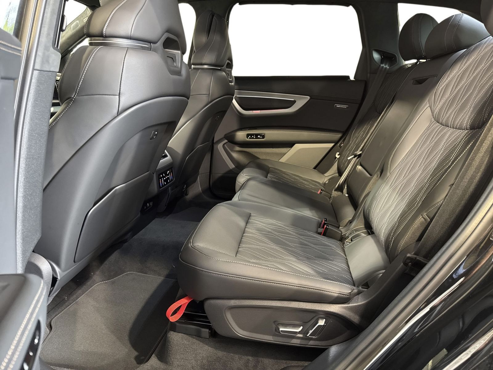Q7 SUV TDI S-LINE+7SITZER+AHK+TECH-PRO+STHZG+B&O