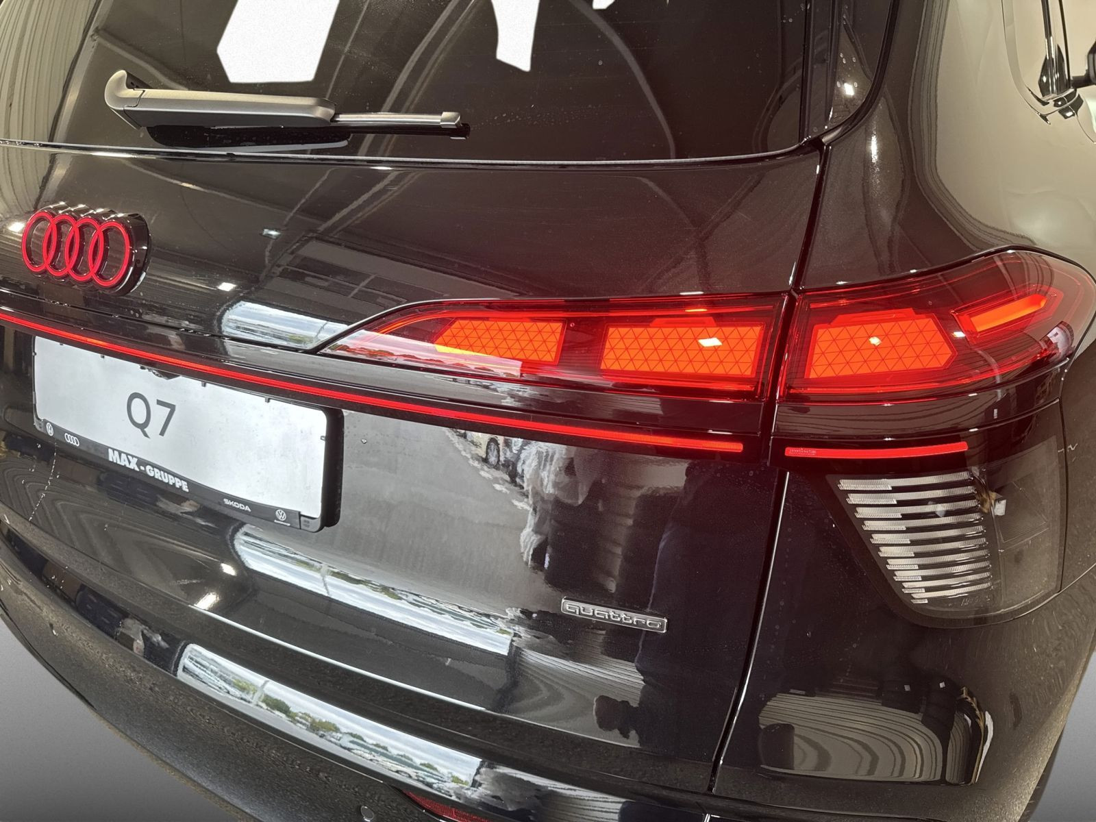 Q7 SUV TDI S-LINE+7SITZER+AHK+TECH-PRO+STHZG+B&O