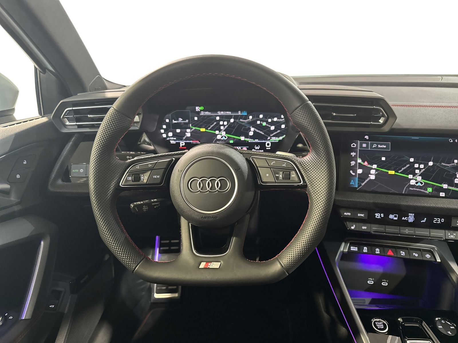 A3 Sportback 40 TFSI QU S LINE PANO+AHK+HUD+SONOS+MATRIX