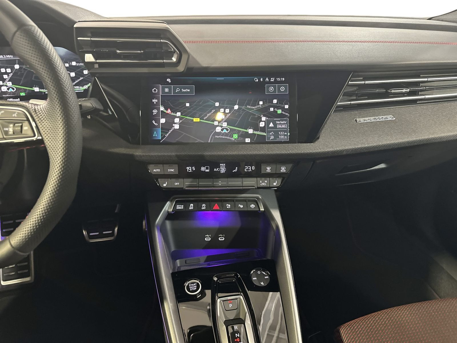 A3 Sportback 40 TFSI QU S LINE PANO+AHK+HUD+SONOS+MATRIX