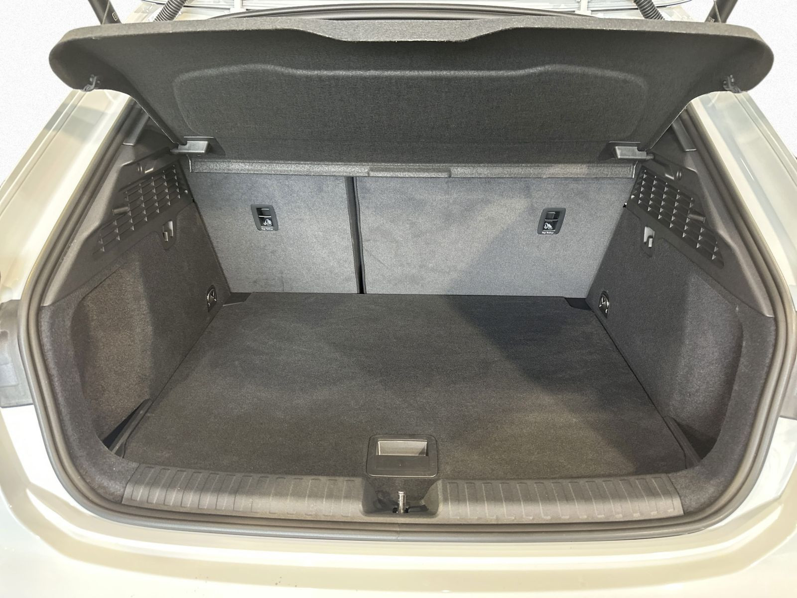 A3 Sportback 40 TFSI QU S LINE PANO+AHK+HUD+SONOS+MATRIX