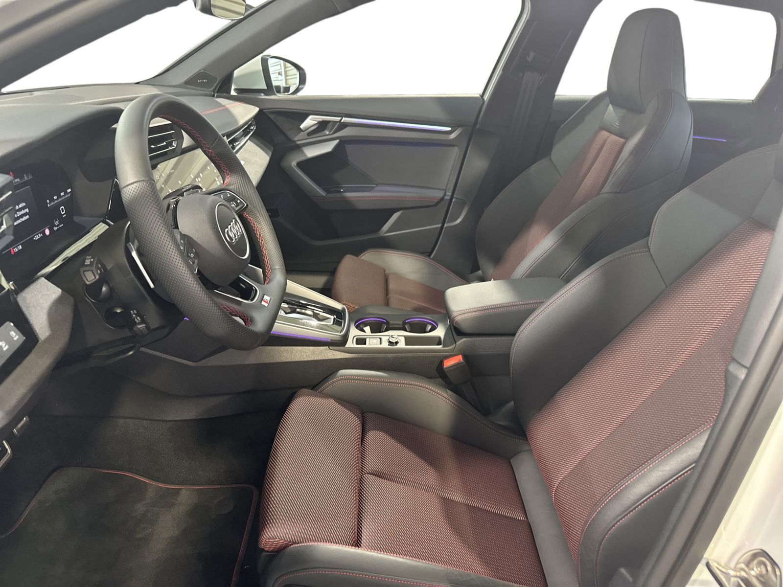 A3 Sportback 40 TFSI QU S LINE PANO+AHK+HUD+SONOS+MATRIX