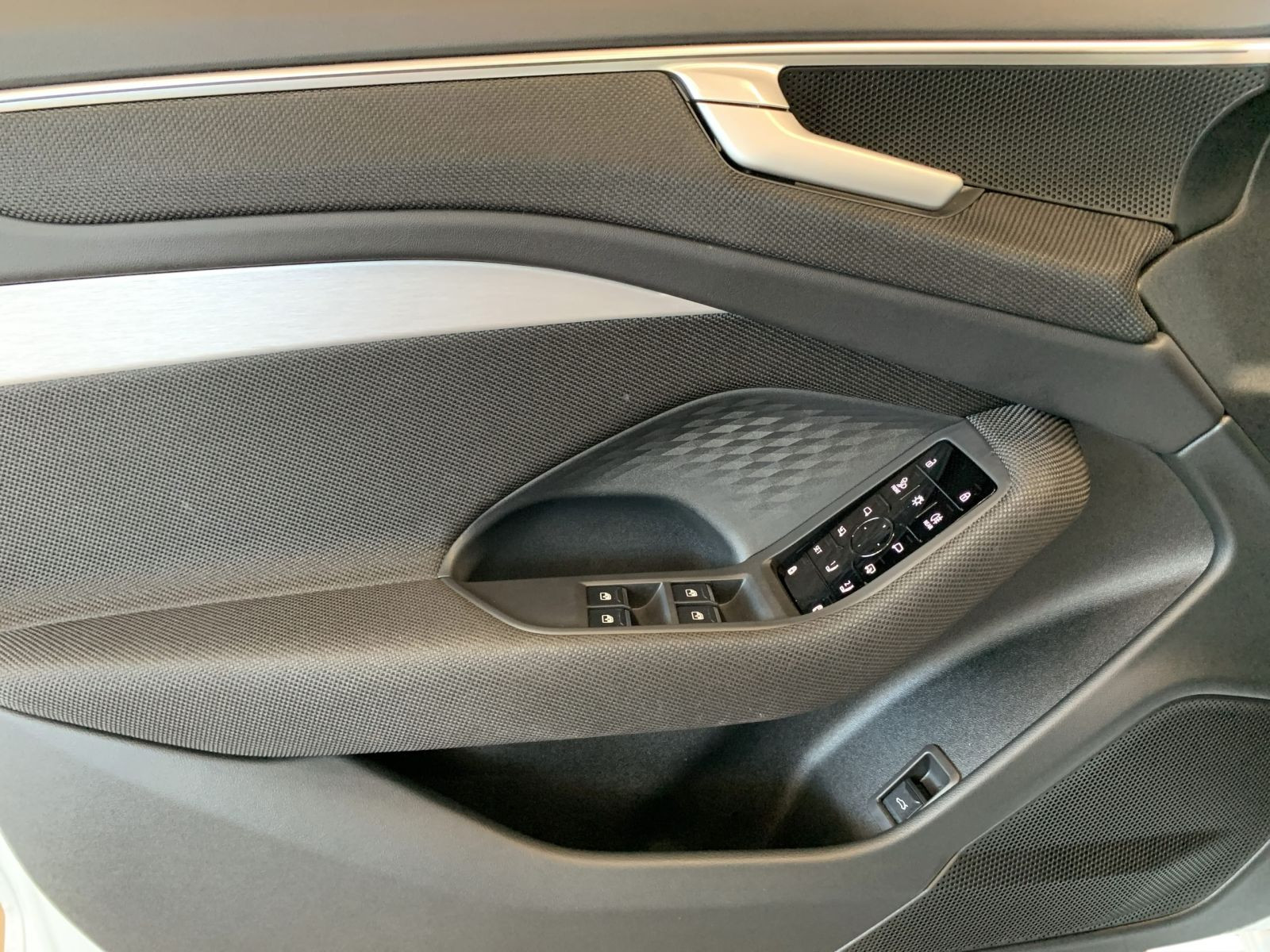 A6 Avant TDI quattro MATRIX LED+360° KAM+PANO+AHK