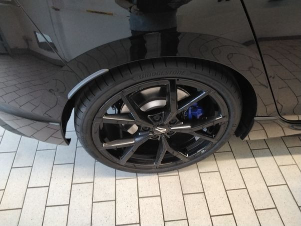 Golf R 2.0 TSI BLACK+AKRA+HUD+PANO+360°+H&K