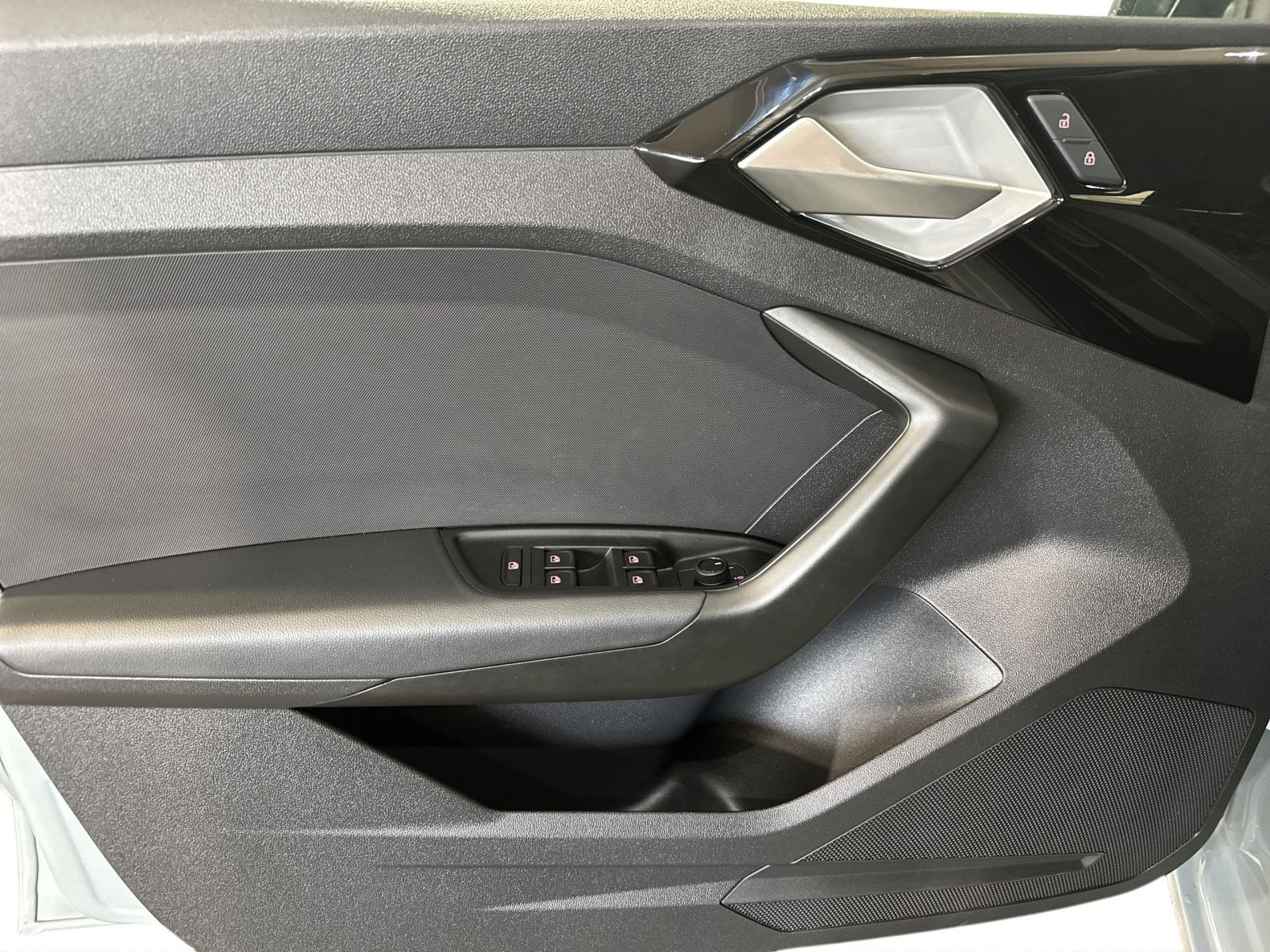 A1 Sportback 25 TFSI KAMERA+ALU+SH+VCP+PDC+RADIO