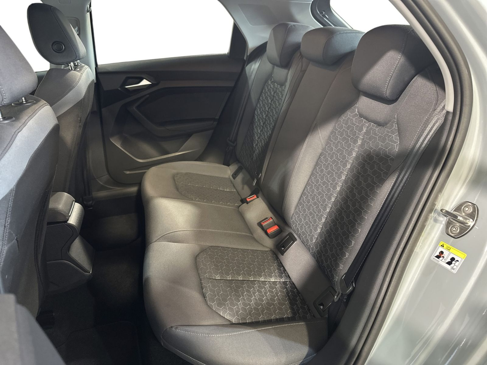 A1 Sportback 25 TFSI KAMERA+ALU+SH+VCP+PDC+RADIO