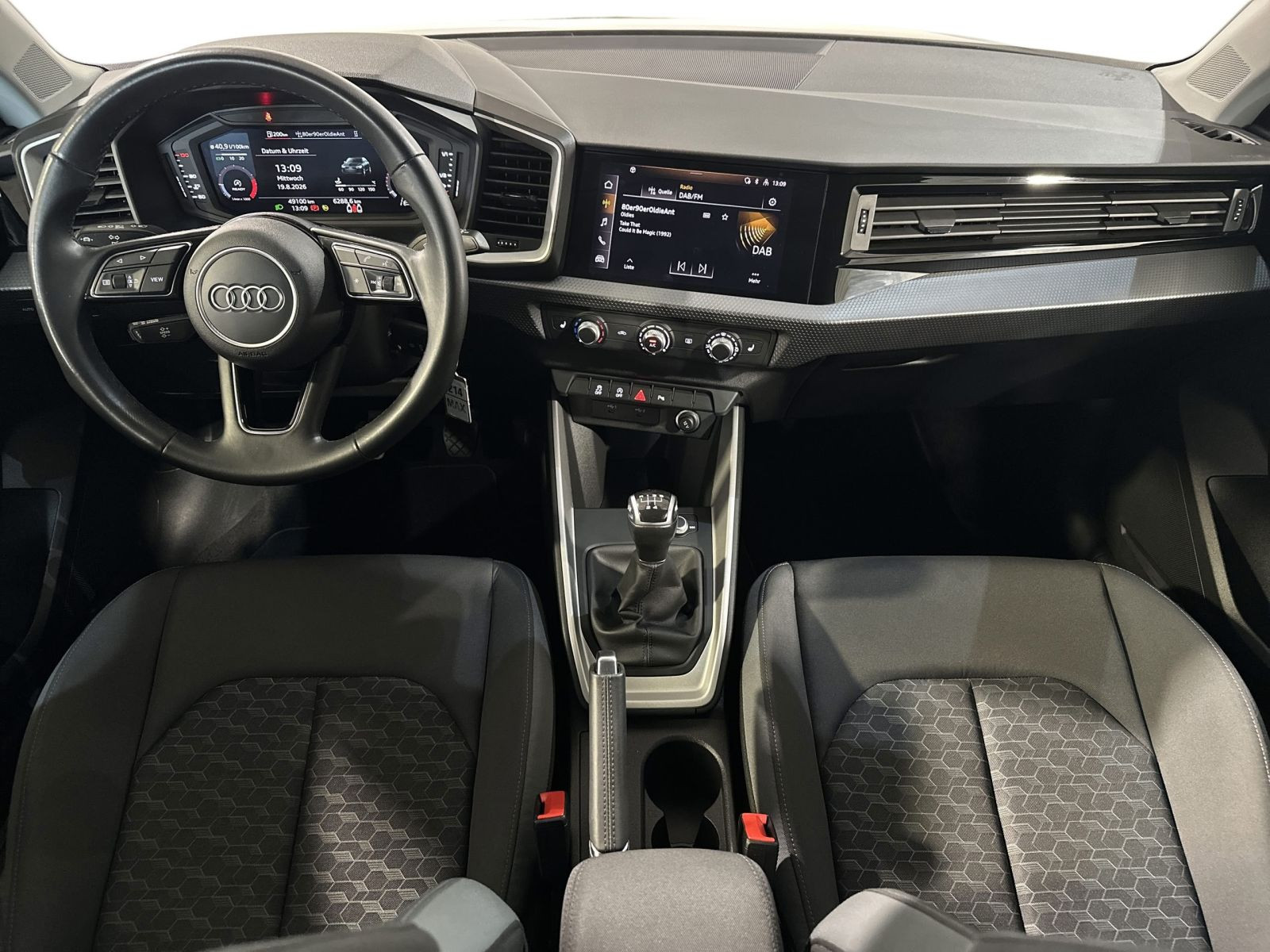 A1 Sportback 25 TFSI KAMERA+ALU+SH+VCP+PDC+RADIO