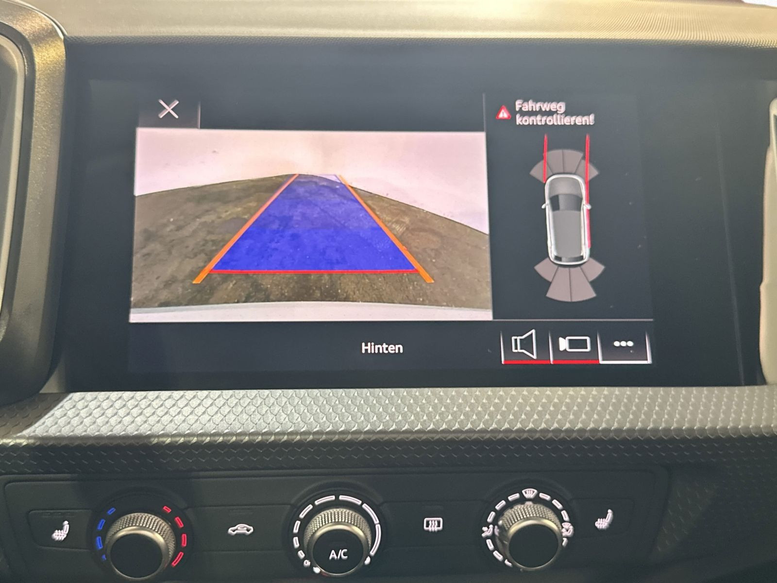 A1 Sportback 25 TFSI KAMERA+ALU+SH+VCP+PDC+RADIO