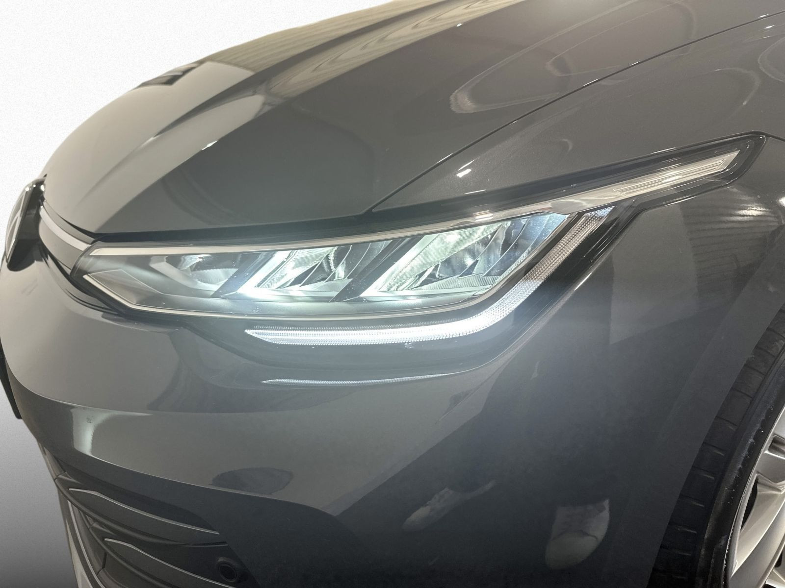 Golf VIII 1.5 TSI LIFE LED+KLIMA+HUD+DCP+ACC+APP