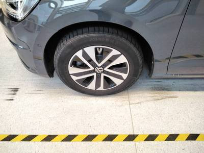 Touran 2.0 TDI DSG ENERGY 7-SITZER IQ.LIGHT+AHK+