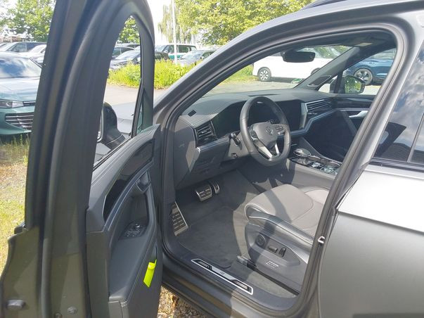 Touareg 3.0 TDI DSG 4M R LINE IQ.LIGHT+AHK+PANO+
