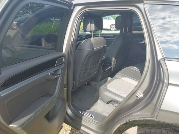 Touareg 3.0 TDI DSG 4M R LINE IQ.LIGHT+AHK+PANO+