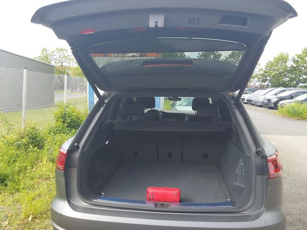 Touareg 3.0 TDI DSG 4M R LINE IQ.LIGHT+AHK+PANO+