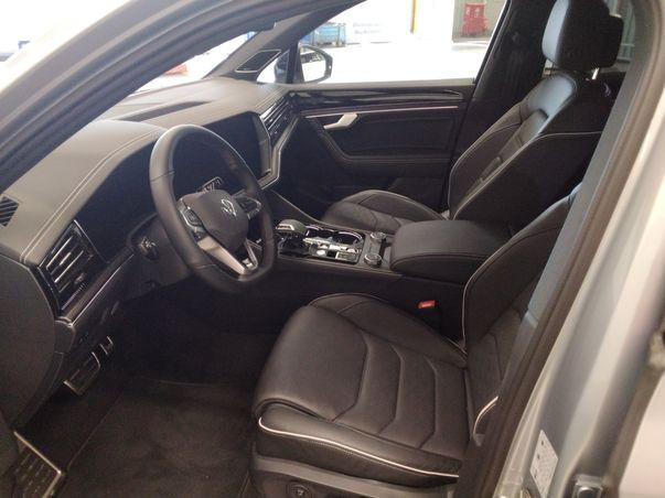 Touareg 3.0 TDI DSG 4M R LINE IQ.LIGHT+AHK+PANO+