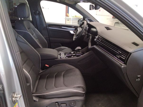 Touareg 3.0 TDI DSG 4M R LINE IQ.LIGHT+AHK+PANO+