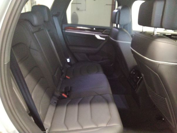 Touareg 3.0 TDI DSG 4M R LINE IQ.LIGHT+AHK+PANO+