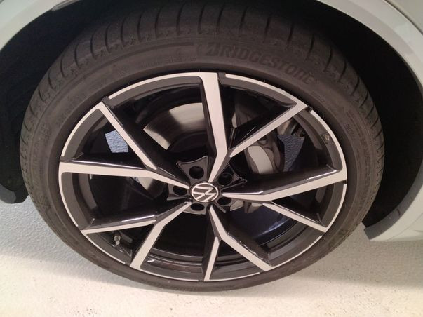 Touareg 3.0 TDI DSG 4M R LINE IQ.LIGHT+AHK+PANO+