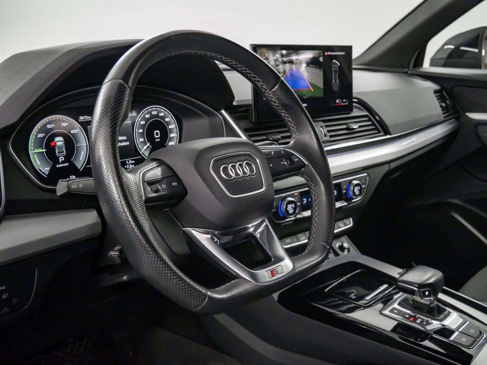 Q5 55 TFSI e quattro S line AHK Rückfahrkamera Lutfederung