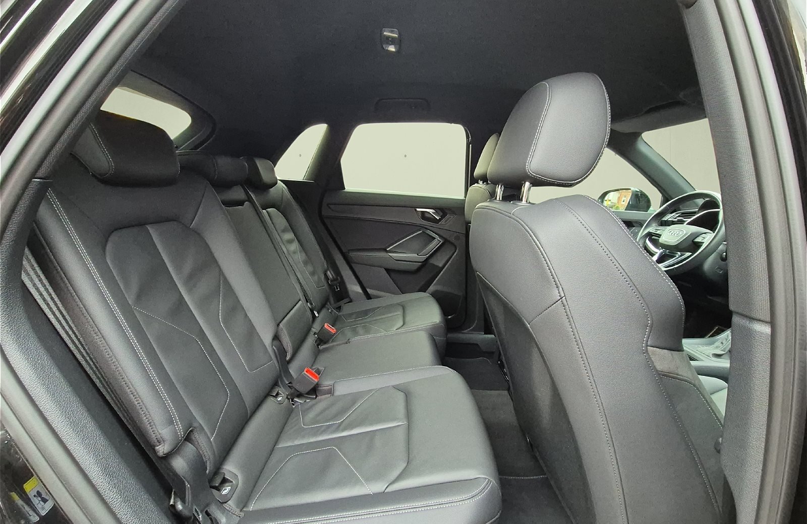 Q3 45 TFSI e AHK Navi S line 2xKlima AHK AUT LED