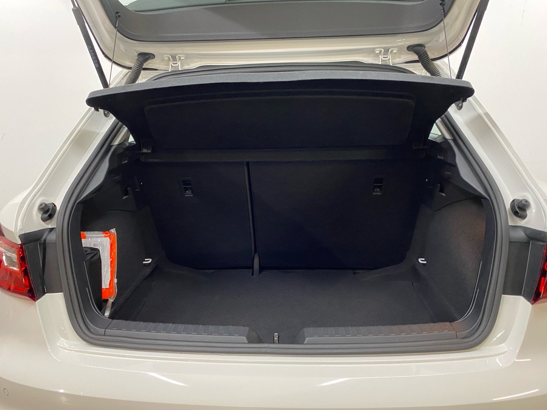 A1 Sportback 25 TFSI Einparkhilfe hinten LM PDC