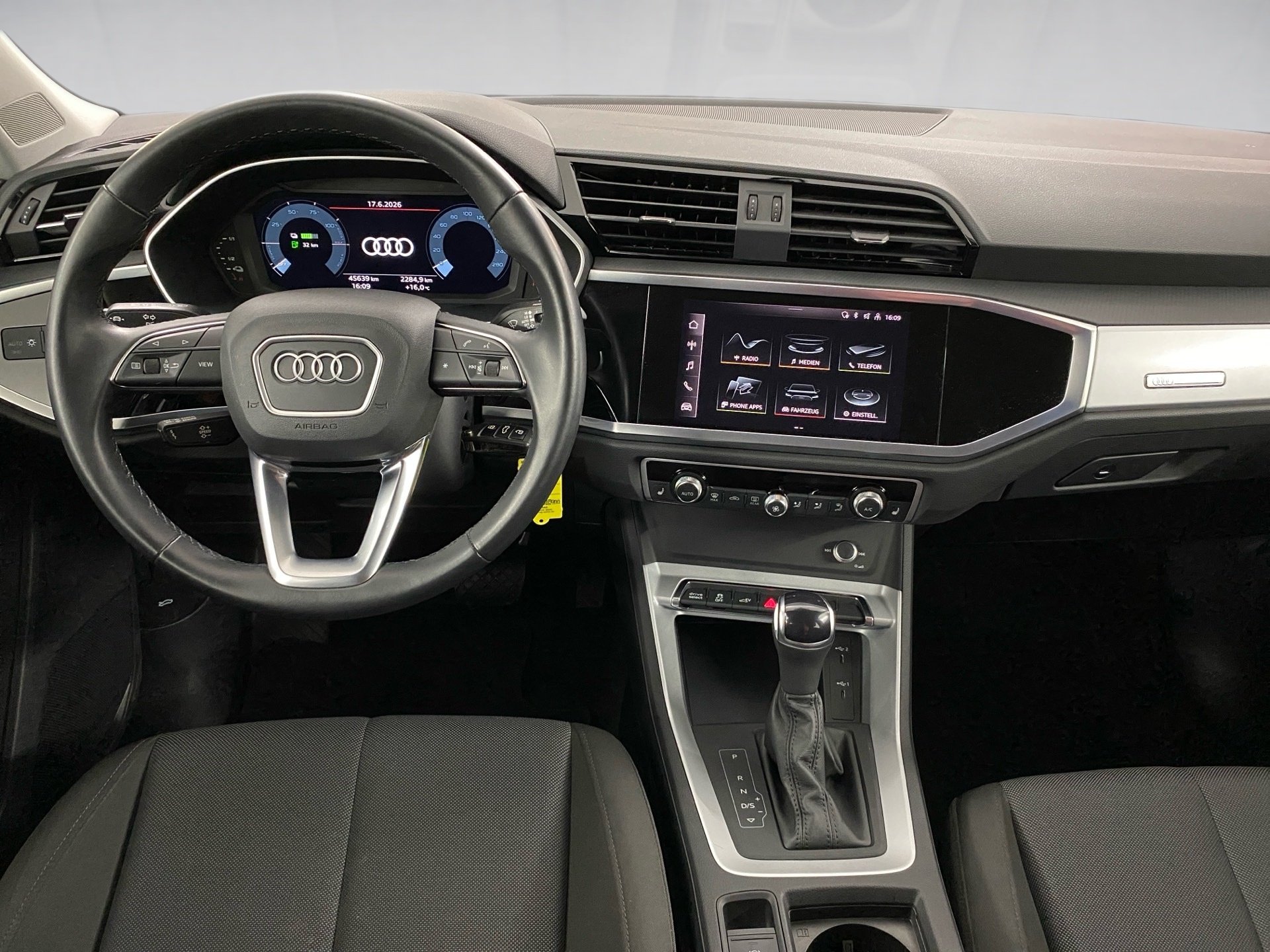 Q3 Sportback 45 TFSI e AHK Rückfahrkamera AHK LM