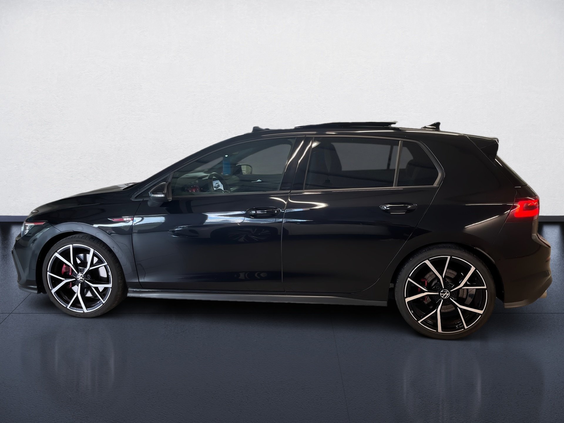 Golf VIII GTI+ALU 19+LEDER+PANO+LED-MATRIX+STANDHEIZUNG+RÜCKFAHRKAMERA+NAVI PRO