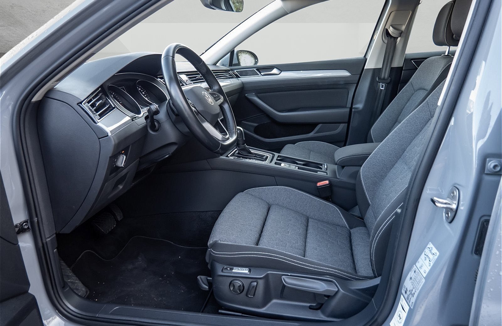 Passat Variant BUSINESS TDI DSG+ALU 16+LED+ACC+APP CONNECT+KLIMA+RÜCKFAHRKAMERA+TRAVEL