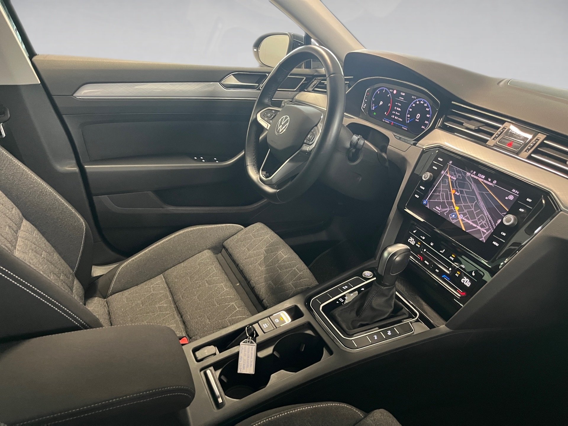 Passat Variant BUSINESS TDI DSG+AHK+ALU 16+RÜCKFAHRKAMERA+LED-MATRIX+TRAVEL ASSIST+NAVI