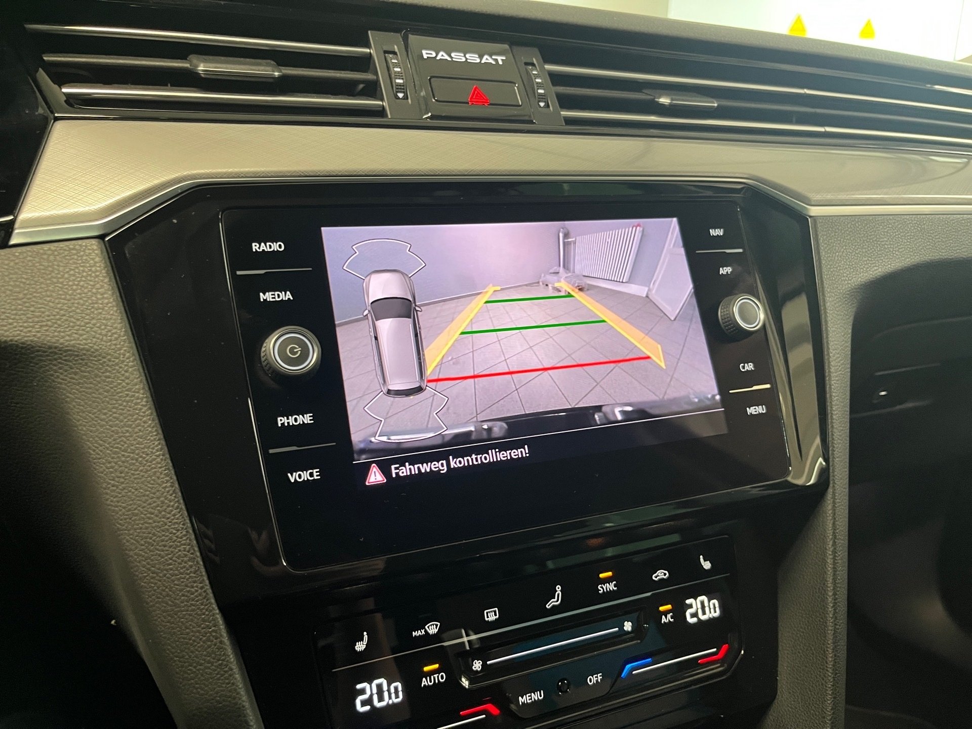 Passat Variant BUSINESS TDI DSG+AHK+ALU 16+RÜCKFAHRKAMERA+LED-MATRIX+TRAVEL ASSIST+NAVI