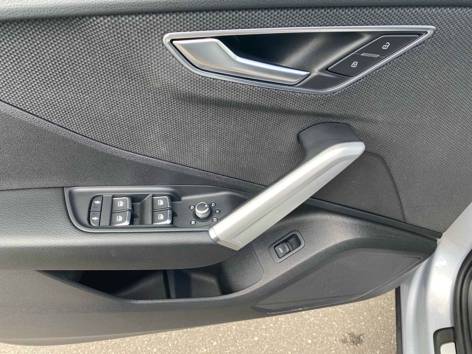 Q2 35 TFSI advanced S-tronic AHK LED GRA Optik schwarz
