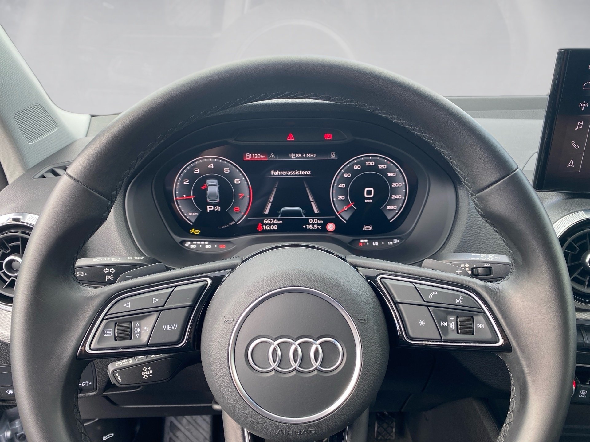 Q2 35 TFSI advanced S-tronic AHK LED GRA Optik schwarz