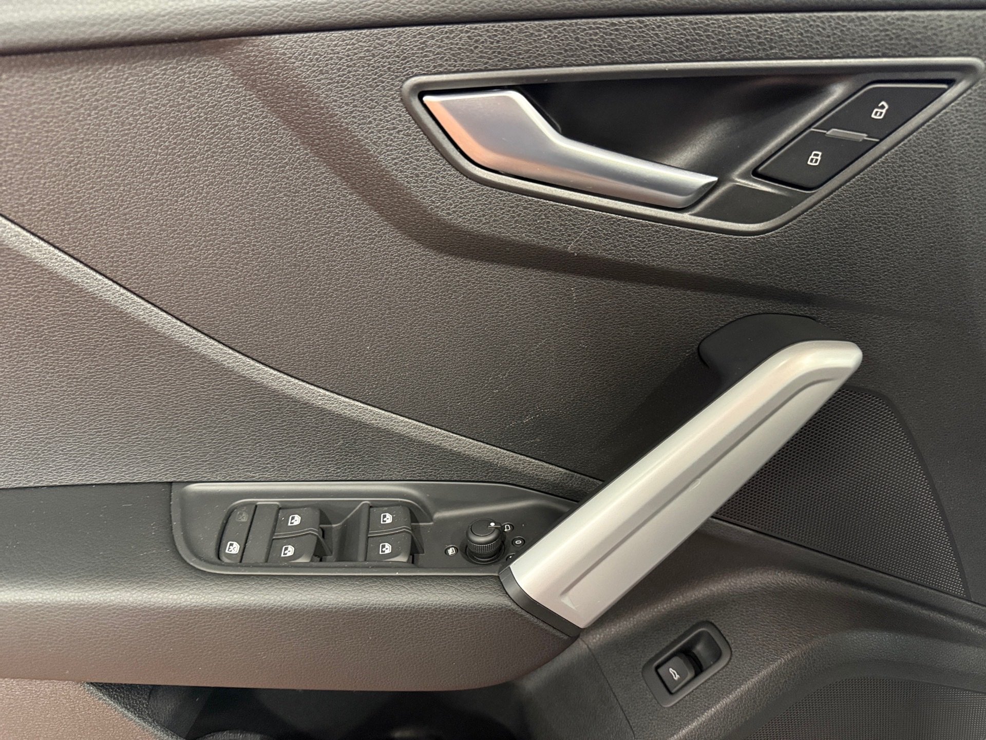 Q2 35 TFSI advanced S-tronic LED AHK PDC RFK SHZ