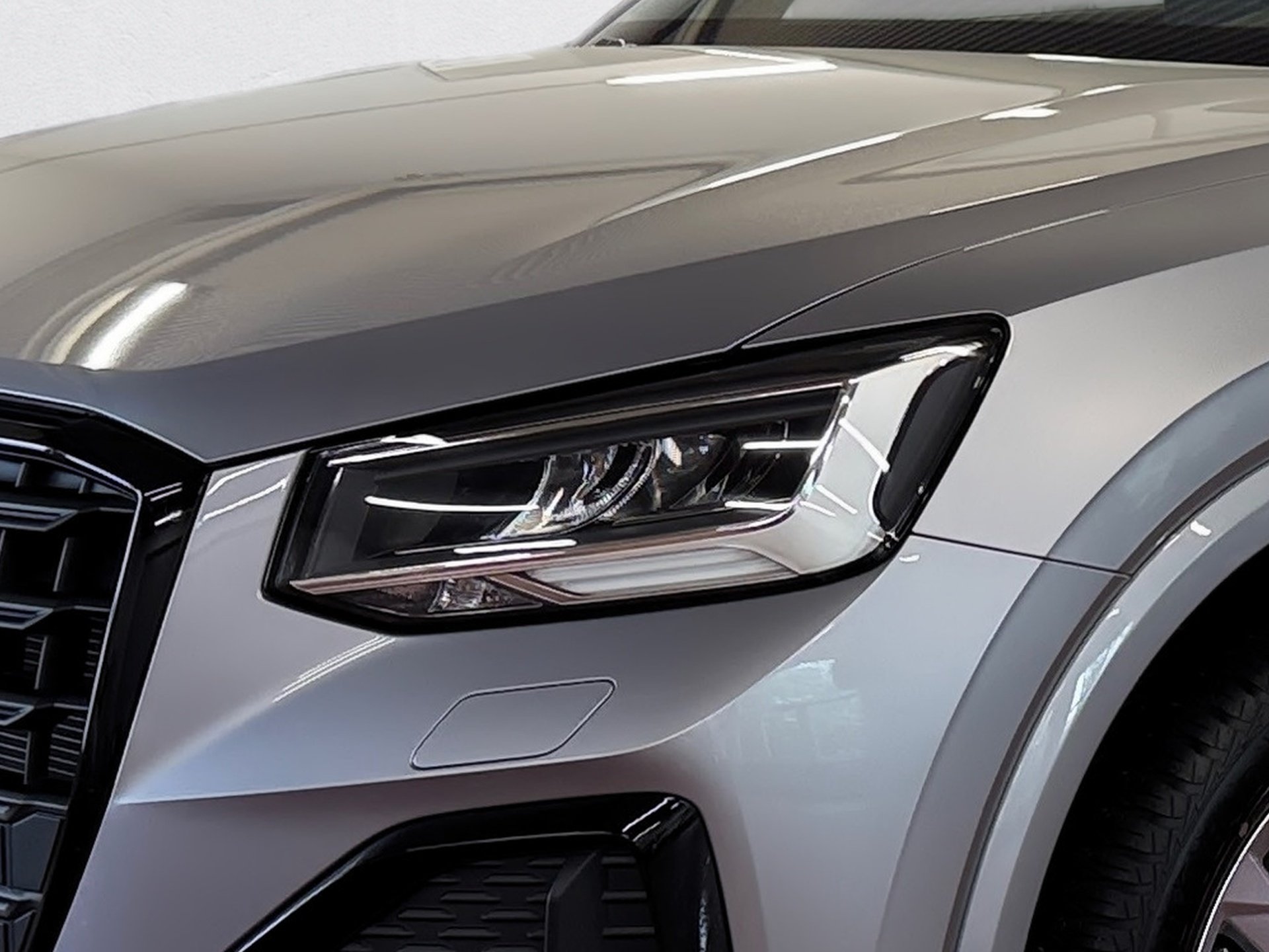 Q2 35 TFSI advanced S-tronic LED AHK PDC RFK SHZ