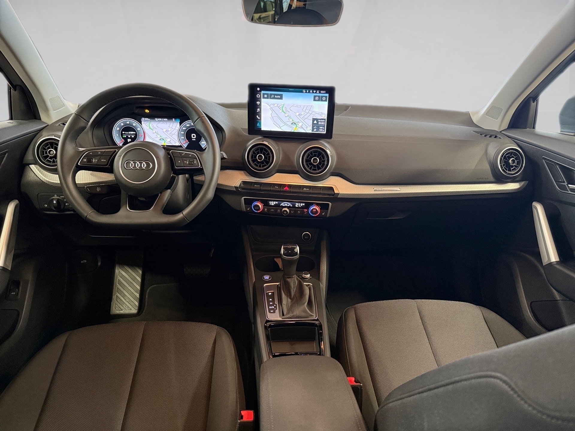 Q2 35 TFSI advanced S-tronic LED AHK PDC RFK SHZ