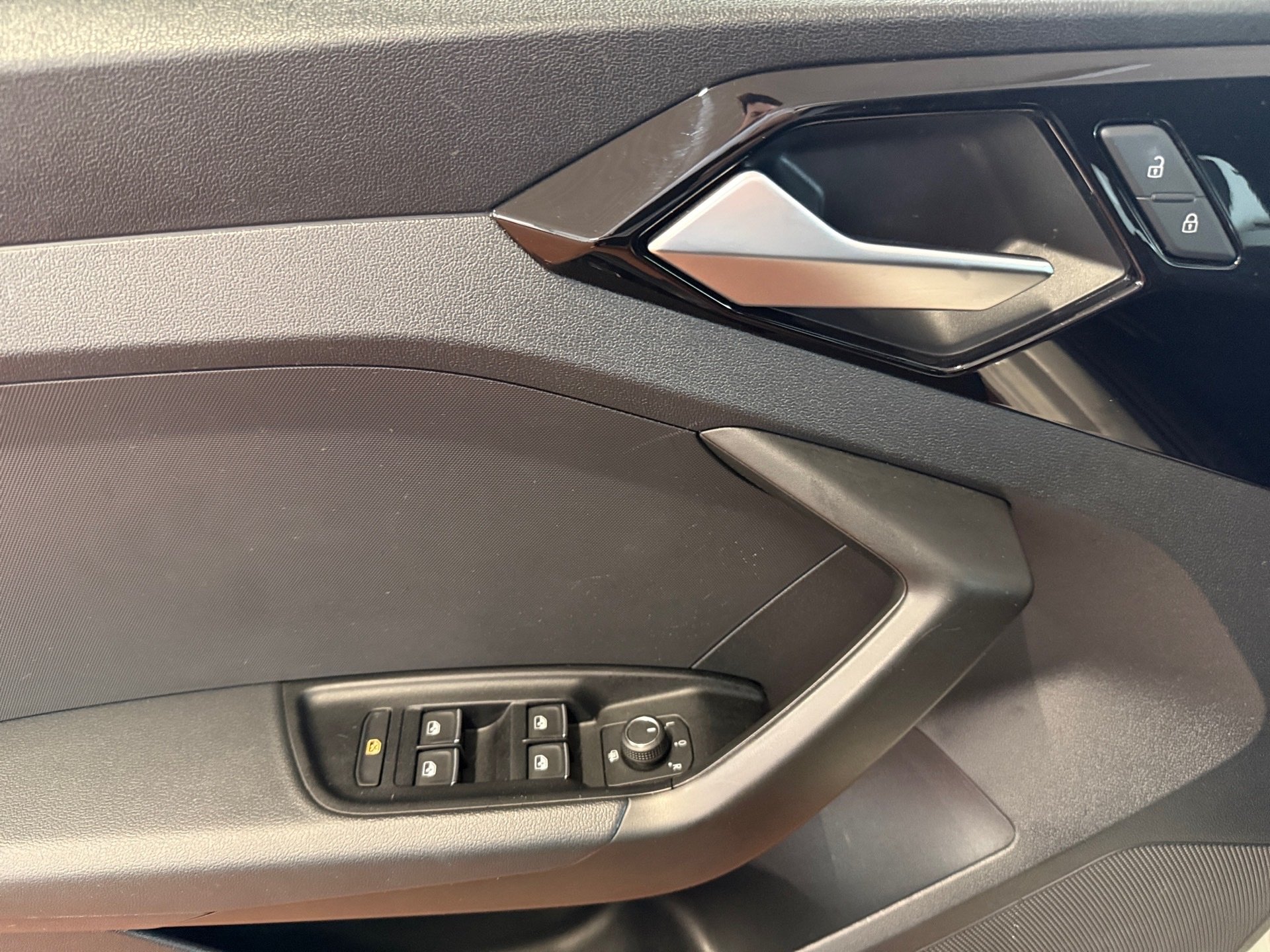 A1 Sportback 25 TFSI S-tronic Bluetooth PDC v+h