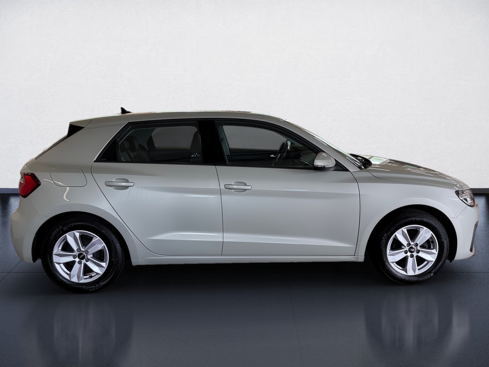 A1 Sportback 25 TFSI S-tronic Bluetooth PDC v+h